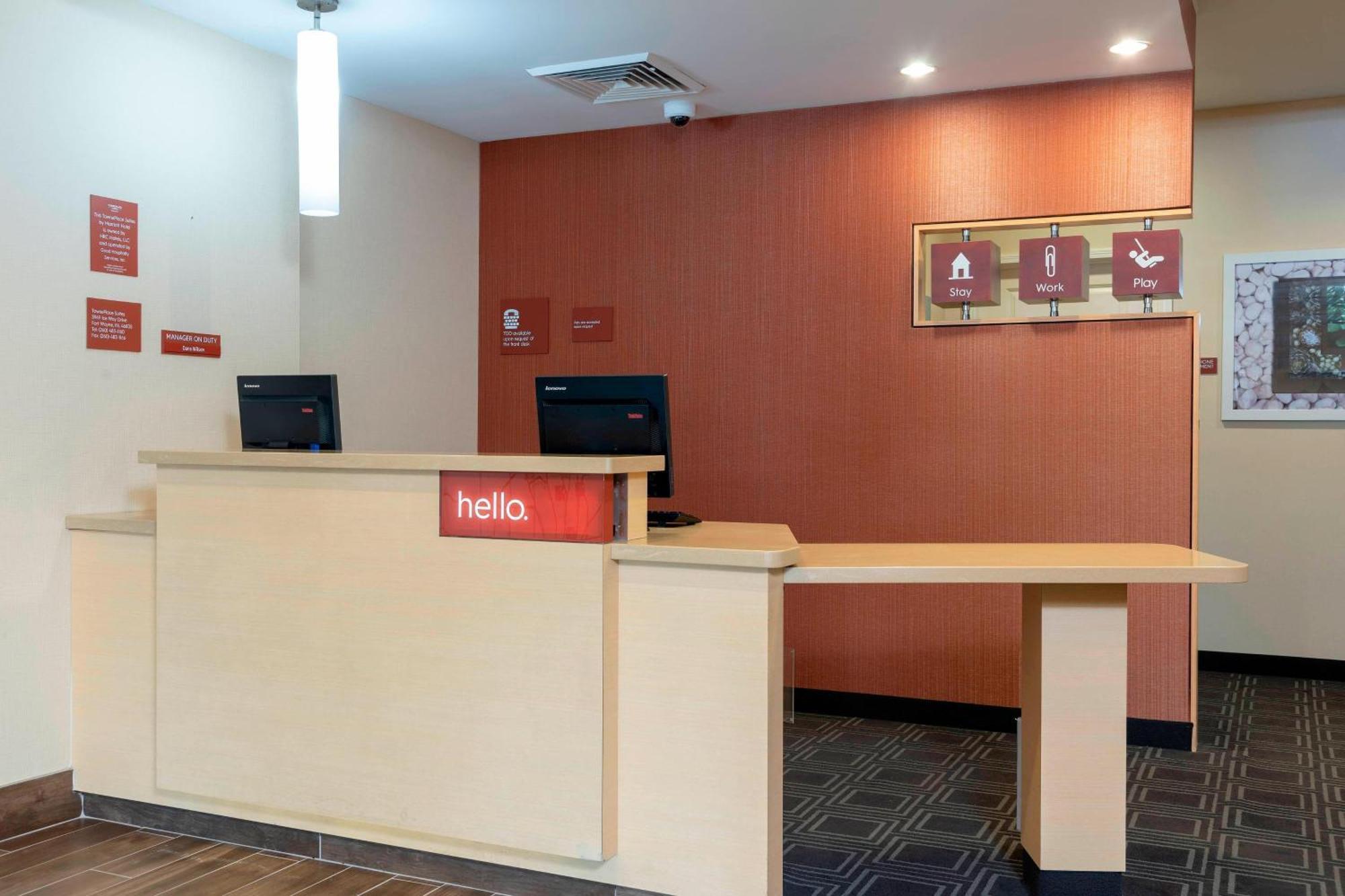 韦恩堡北万豪广场套房酒店 外观 照片